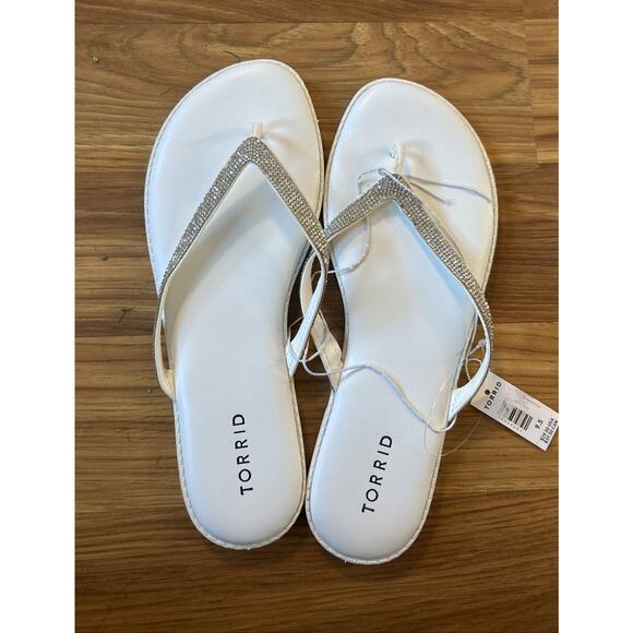 NWT Torrid Tubular Embellished Flip Flop White Size 9.5 Bling Rhinestones - Picture 1 of 3